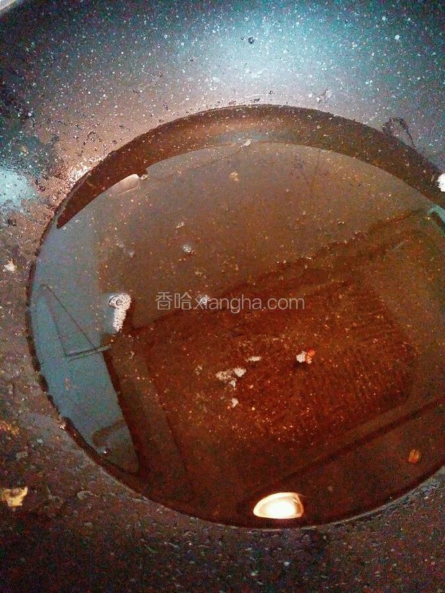 锅中放油