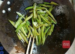 黑芝麻炒芹菜的做法图解10