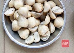 草菇炒腊味的做法图解1