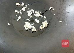 草菇炒腊味的做法图解3