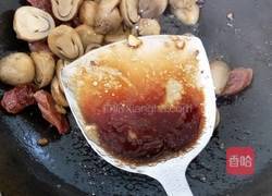 草菇炒腊味的做法图解7