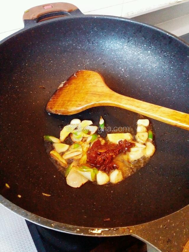 放入豆瓣酱