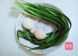 Illustration of how to make leek and egg pancakes 1