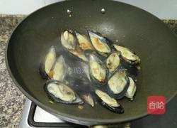 葡萄酒煮青口的做法图解3