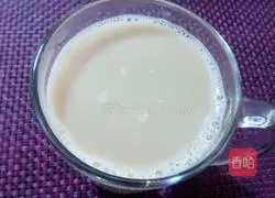 Illustration of how to make Hong Kong-style milk tea 11