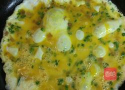 萝卜干煎土鸡蛋的做法图解3