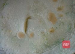 烙葱花饼的做法图解7