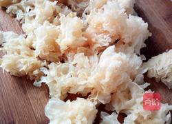 银耳红枣桂圆汤的做法图解1