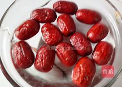 银耳红枣桂圆汤的做法图解2