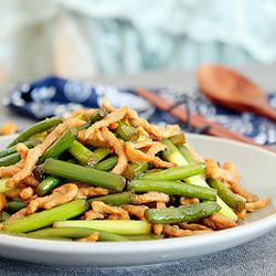 蒜苔炒肉的做法[图]