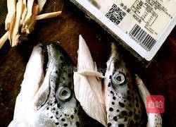 三文鱼头汤的做法图解1