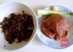 牛肉蘑菇馅饺子的做法图解3
