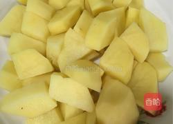 土豆炖牛腩的做法图解1
