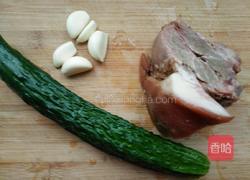 蒜拌猪头肉黄瓜的做法图解1