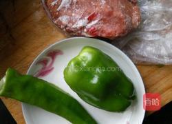 青椒炒肉丝的做法图解1