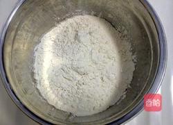 白萝卜猪肉馅水煎饺的做法图解1