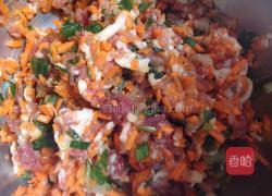 鲜虾肉饺、韭菜饺的做法图解3