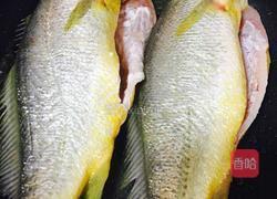 酸菜焖黄花鱼的做法图解5