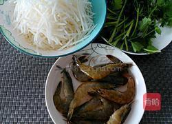 鲜虾萝卜汤的做法图解1