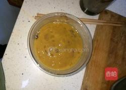 虾酱炒鸡蛋的做法图解1