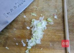 虾酱炒鸡蛋的做法图解2