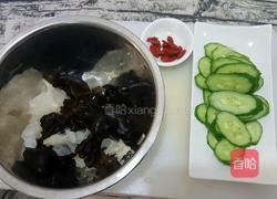 枸杞炒双耳的做法图解1