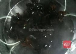 洋葱木耳炒鸡蛋的做法图解1