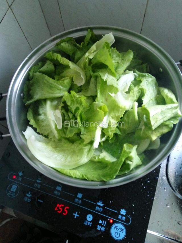 加入油后倒入生菜