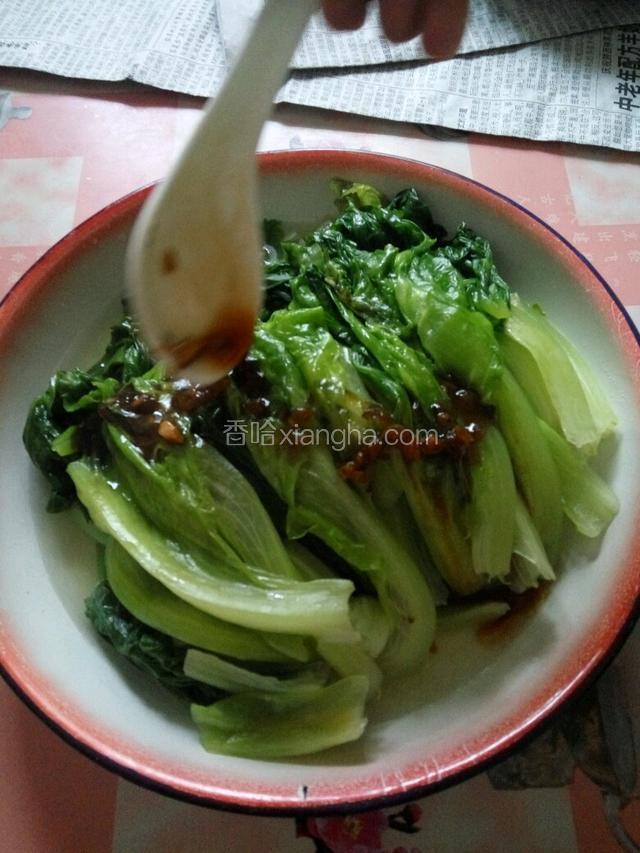 倒入蒜蓉酱油