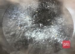 菌菇汆肉汤的做法图解3