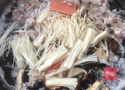菌菇汆肉汤的做法图解5