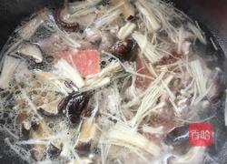 菌菇汆肉汤的做法图解6
