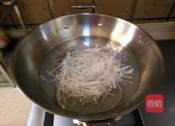 黄瓜拌金针菇的做法图解2