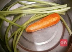 芹菜胡萝卜拌花生米的做法图解1