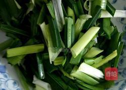 蒜苗炒肉的做法图解2