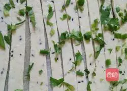 Illustration of how to make scallion pancake 6