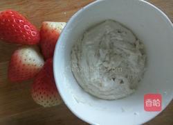 糯米草莓果的做法图解2