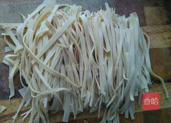 凉拌干豆腐丝的做法图解1