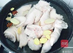 滑滑嫩嫩猪蹄奶白汤的做法图解1