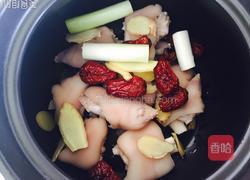 滑滑嫩嫩猪蹄奶白汤的做法图解4