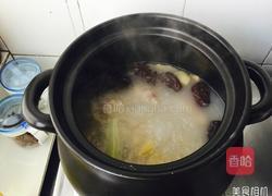 滑滑嫩嫩猪蹄奶白汤的做法图解5