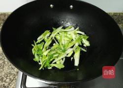 芹菜炒鱿鱼干的做法图解3