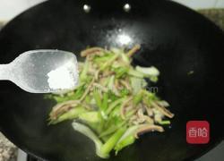芹菜炒鱿鱼干的做法图解6