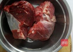 孜然牛肉墨鱼花的做法图解1