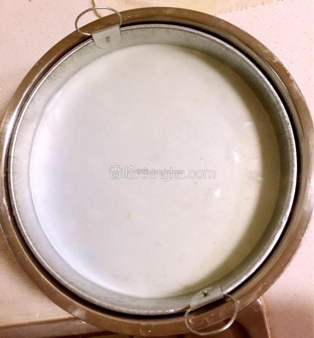 出锅后需快速放入一个盛满凉水的盆子里进行降温，这样方便撕下来！
