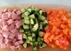 火腿蔬菜蛋炒饭的做法图解2