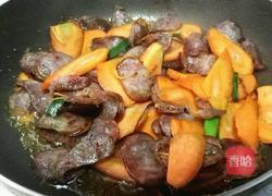 胡萝卜炒腊肠的做法图解6