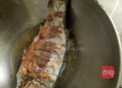 葱烧鲈鱼的做法图解3