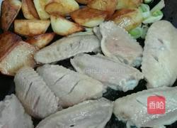 红腐乳焖土豆鸡翅中的做法图解15
