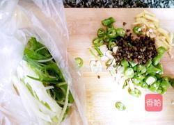 平菇炖鲫鱼（双椒版）的做法图解3